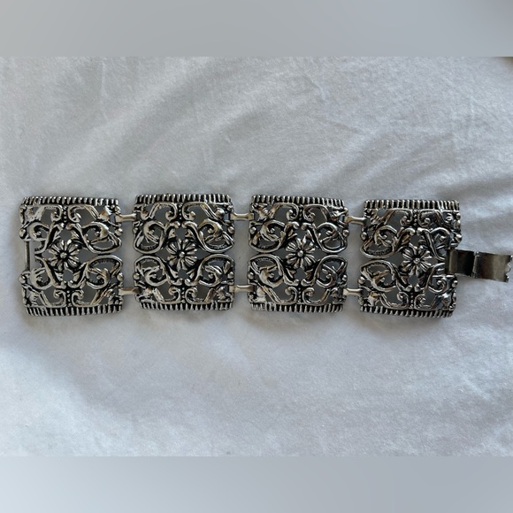 Massive Vintage Bracelet - Picture 2 of 7